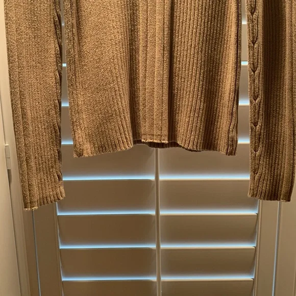 Calvin Klein Jeans Medium long Sleeve Tan w/ Brown Stripe Pullover Sweater - Picture 4 of 4